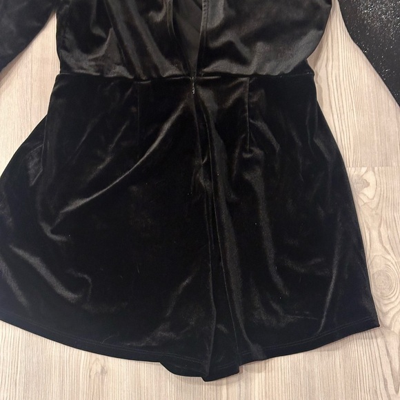 Francesca’s Black Velvet & Silver Glitter Long Sleeve Romper - Picture 9 of 11